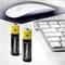 Zwei Intenso-Batterien stehen auf einem Schreibtisch neben einer Computermaus und -tastatur.