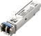 Ein D-Link SFP-Modul für Netzwerkverbindungen, mit einem blauen Clip und Metallgehäuse. Verwendet zur Erweiterung von Netzwerkreichweiten.