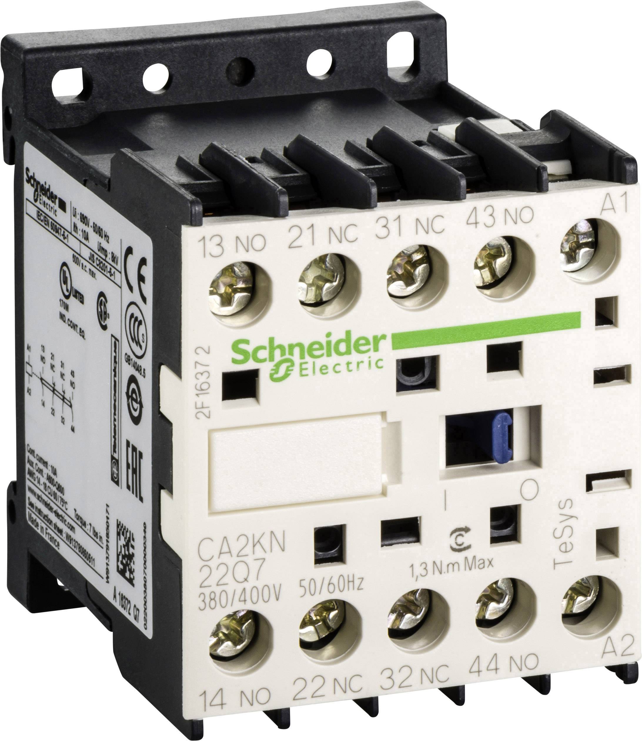 'Schneider Electric' Schütz, Modell CA2KN22Q7. Hauptanschlüsse oben, mehrere Schraubklemmen sichtbar. Etiketten mit Spezifikationen.