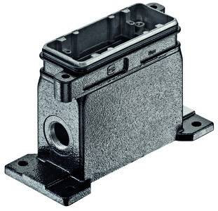 Metallisches Gehäuse mit rechteckiger Öffnung und seitlichem Anschluss. Bestimmt für industrielle Anwendungen und Elektronik-Einbau.