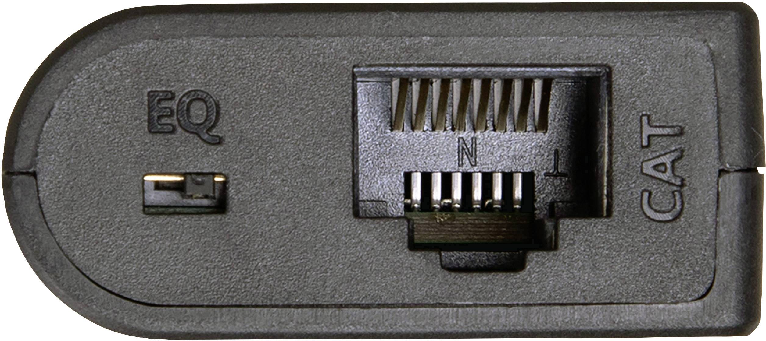 Detailaufnahme eines Ethernet-Anschlusses mit Beschriftungen 'EQ' und 'CAT'. Der Anschluss ist für Netzwerkkabel ausgelegt.
