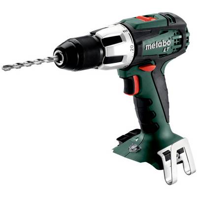 Ein schnurloses Metabo-Elektrobohrgerät mit aufgesetztem Bohrer, auf weißem Hintergrund dargestellt.