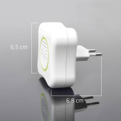 Weiße Steckdose mit den Maßen 6,5 cm x 6,8 cm, seitlich gezeigt.
