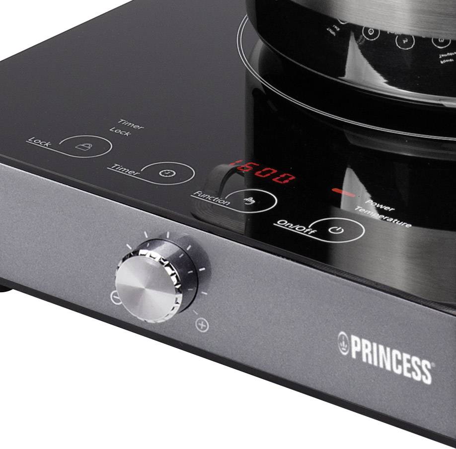 Induktionskochplatte mit digitalem Display, zeigt 1500 Watt Leistung an. Drehregler zur Anpassung. Markenname 'Princess' sichtbar.