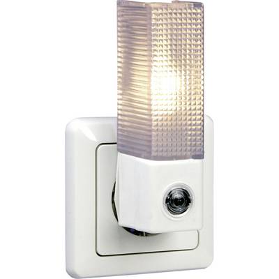 Eine weiße Steckdosenlampe mit rechteckigem, geriffeltem Lampenschirm, durch den ein warmes Licht leuchtet.