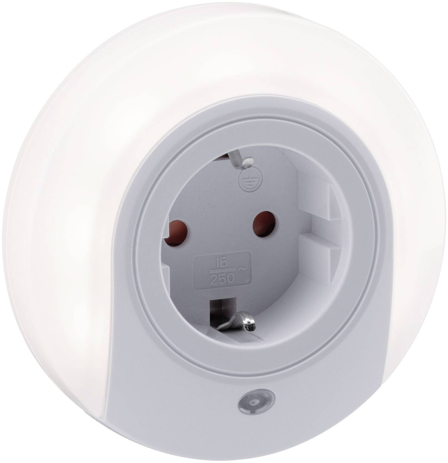 Weiße Steckdose mit integriertem Nachtlicht. Das Licht leuchtet sanft und bietet Orientierung in dunklen Räumen.