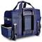 Eine blaue Werkzeugtasche mit Rollen, ausgestattet mit einem robusten Griff und Rädern, die für Mobilität und effiziente Lagerung von Werkzeugen und Ausrüstung konzipiert ist.