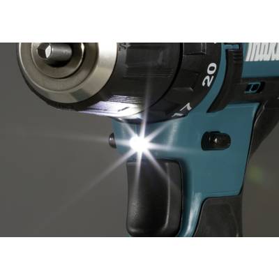 Ein elektrischer Bohrer mit eingeschaltetem LED-Licht, das den Arbeitsbereich beleuchtet. Der Fokus liegt auf dem Bohrmechanismus und dem Licht.