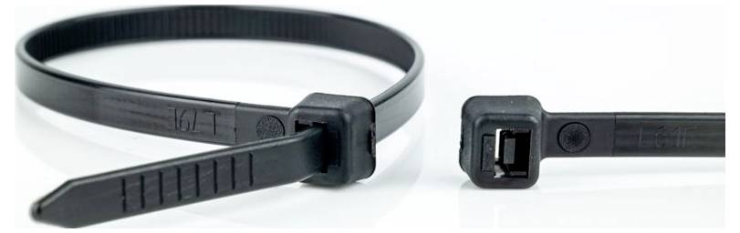 Zwei schwarze, selbstsichernde Kabelbinder aus Polyamid (PA).