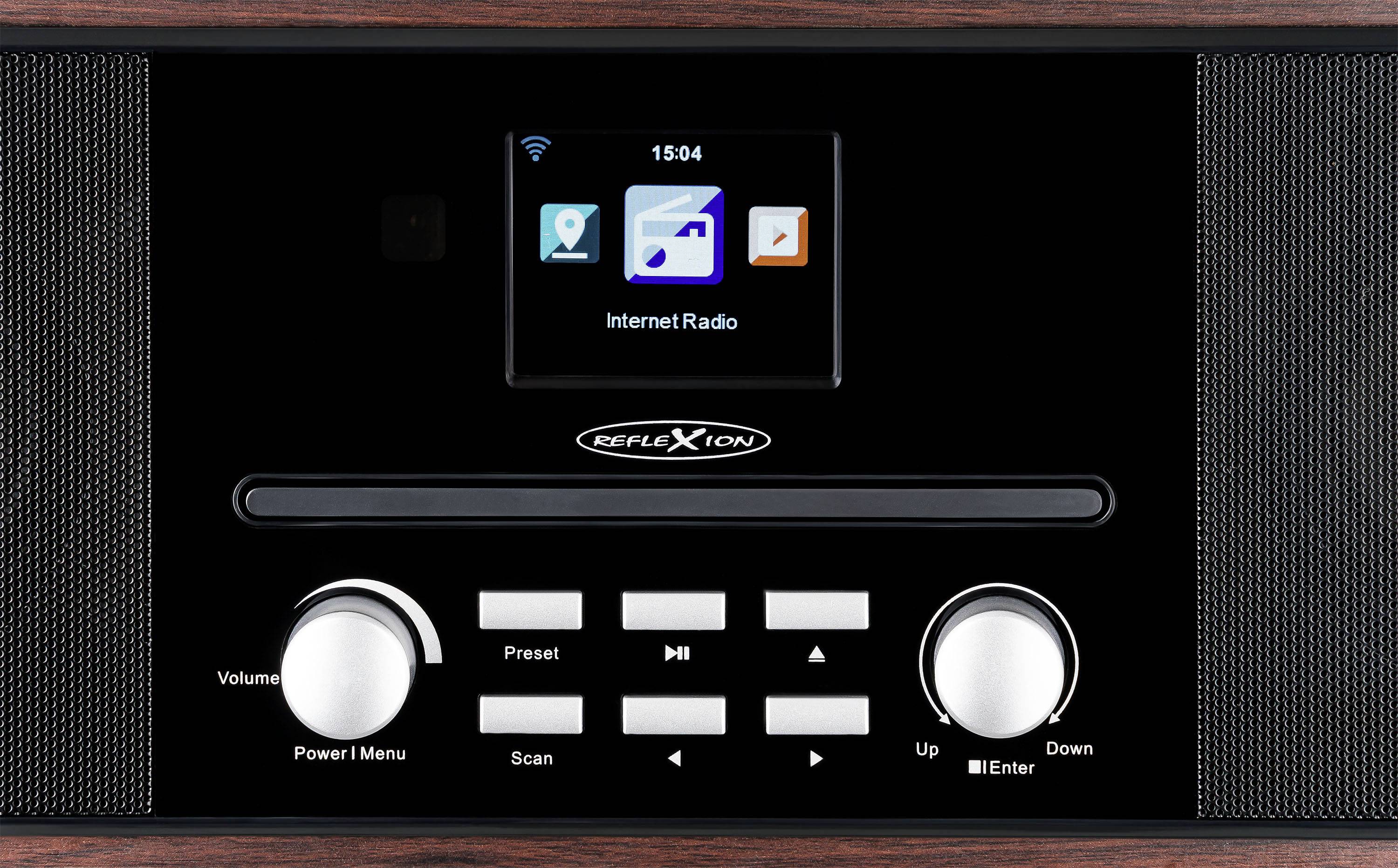 Ein Digitalradio mit Lautsprechern und Display zeigt die Uhrzeit '15:04' und 'Internet Radio'. Knöpfe für Lautstärke und Senderauswahl.