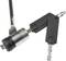 Ein silbernes Kabelschloss mit schwarzem Ende und zwei passenden Schlüsseln. Das Schloss ist für Fahrräder oder Laptops geeignet.