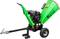 Grüner Holzschredder mit schwarzem Motor, auf zwei Rädern, Anhängerkupplung vorne. Modell 'ZIPPER ZI-HAEK11000'.