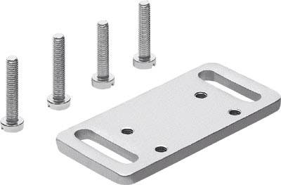 Metallplatte mit vier Schrauben. Die Platte hat zwei längliche Öffnungen und mehrere kleinere Löcher zur Befestigung.