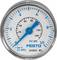 Analoges Manometer der Marke FESTO, zeigt Druck in bar/psi. Der Zeiger steht auf 1,5 bar. Skala reicht von 0 bis 10 bar.