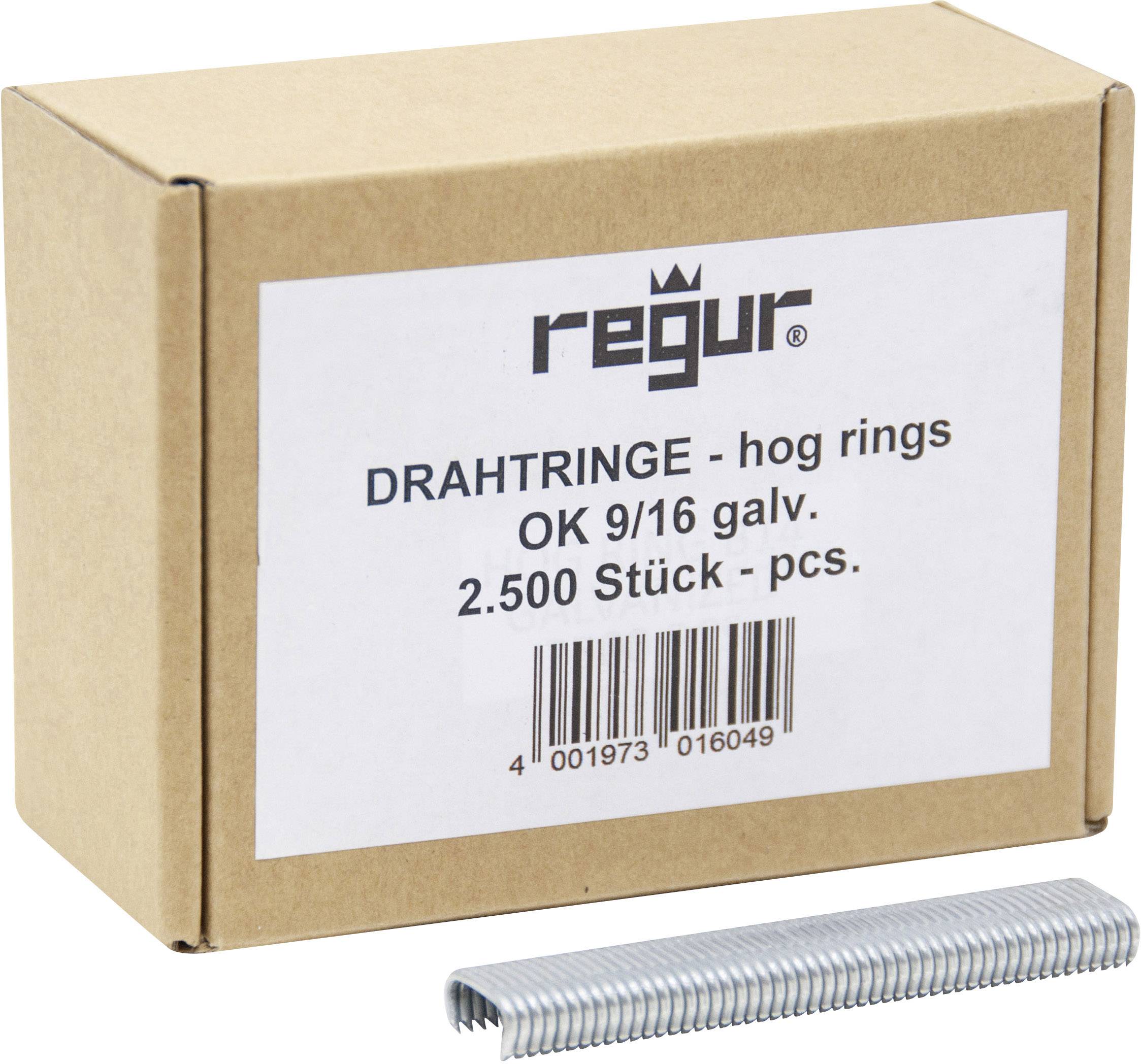 Karton mit der Aufschrift 'Drahtringe, hog rings, OK 9/16 galv, 2.500 Stück, pcs' in Schwarz auf Weiß. Ein Stapel von Ringen davor.