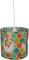 Bunt gemusterter Lampenschirm mit Wabenmuster in verschiedenen Farben; zentrale Blume und Punktdesigns; an Kabel hängend.
