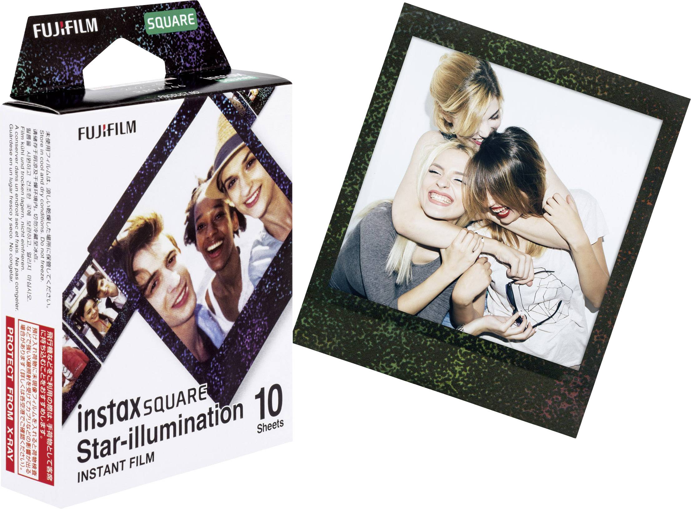 Instax Square Sofortbildfilmverpackung und ein Foto von vier lachenden Personen, die einander umarmen.