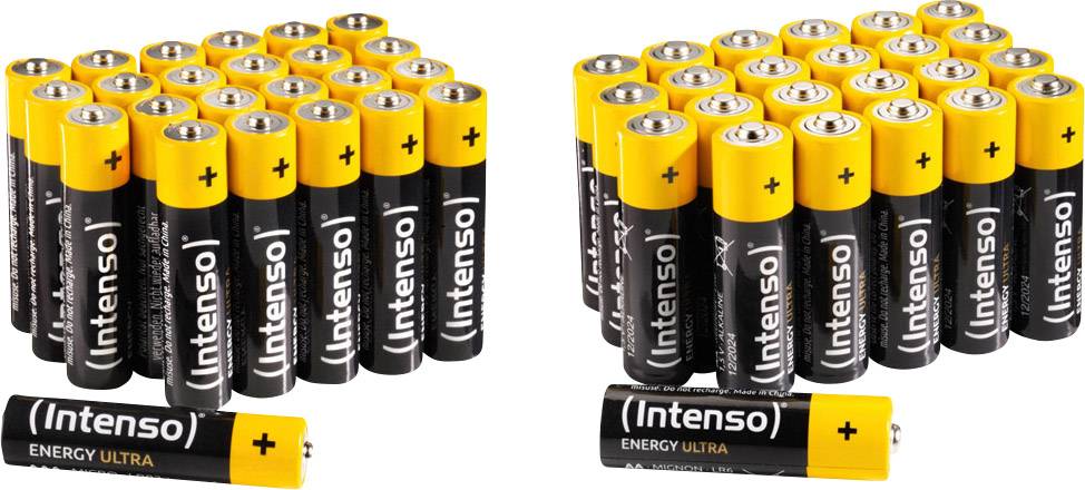 'Zwei Stapel Intenso Batterien, jeweils 28 Stück. Vordergrund zeigt zwei lose Batterien, eine liegend, eine stehend.'