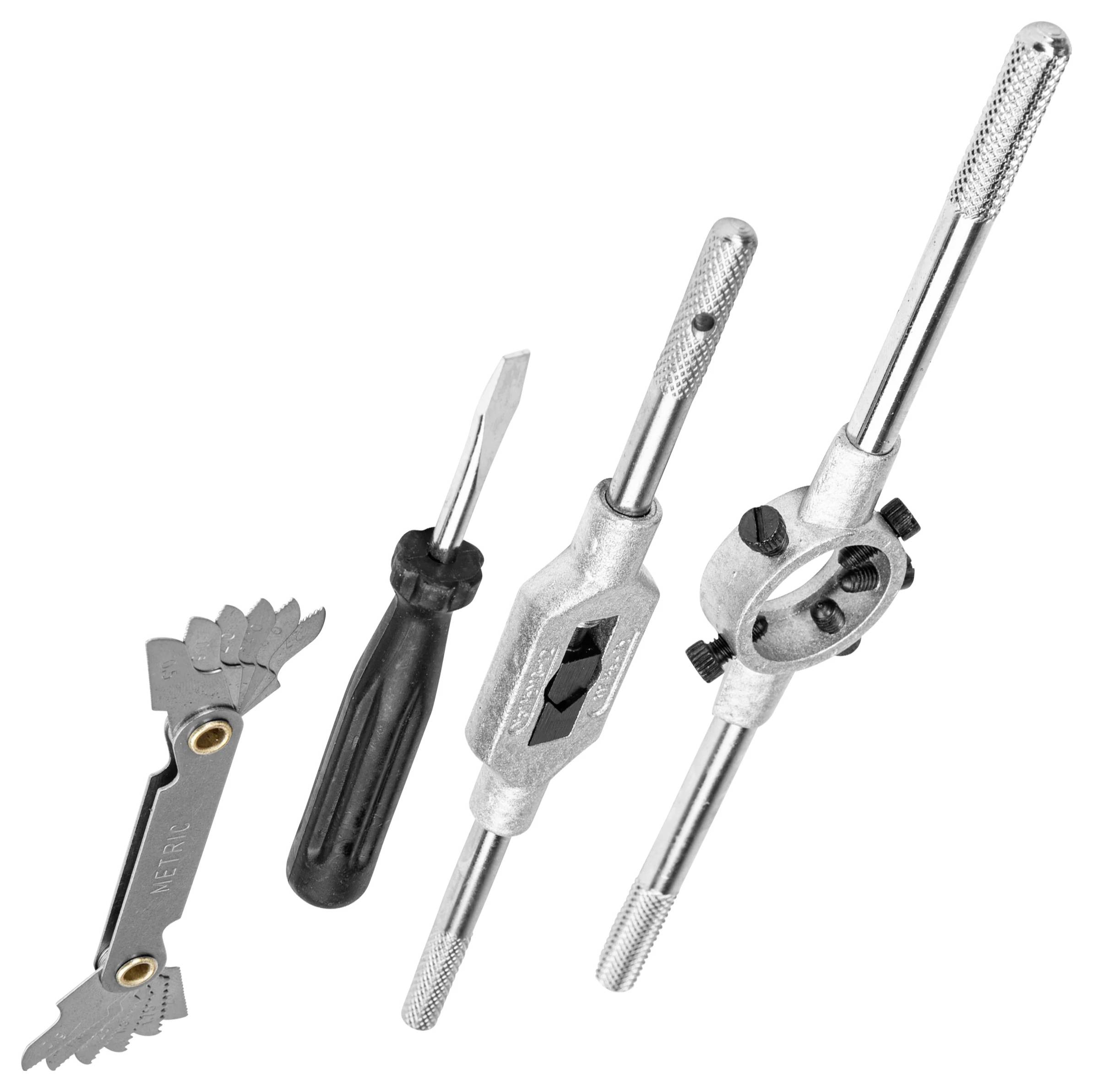 Ein Werkzeugsatz mit Gewindeschneidern, Schraubendreher und Gewindelehre, verwendet zum Bearbeiten von Gewinden in Metall.