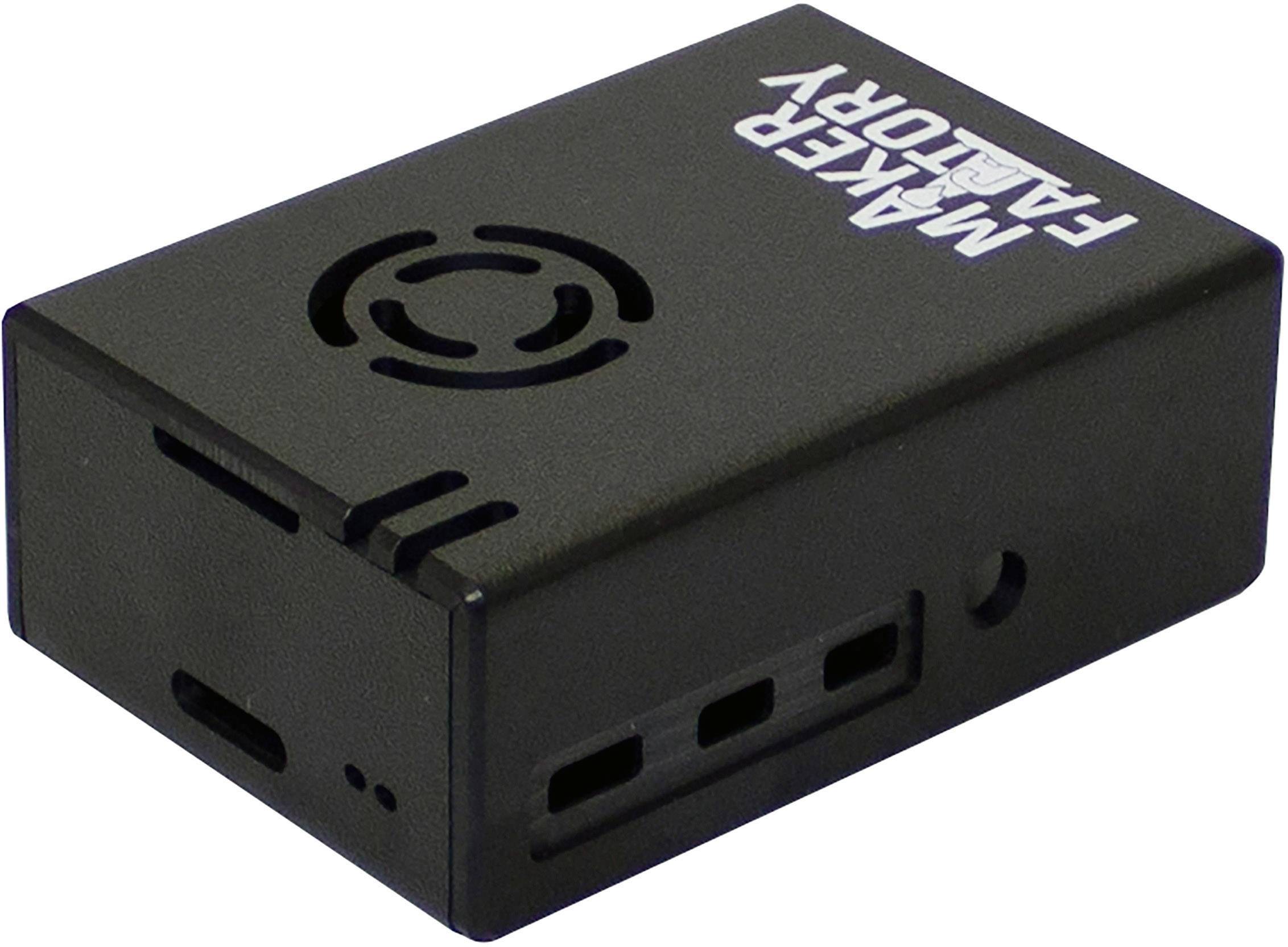 Ein rechteckiges schwarzes elektronisches Gerät mit Belüftungsöffnungen und USB-Anschlüssen. Oberseite mit 'MAKER FIRE'-Logo.