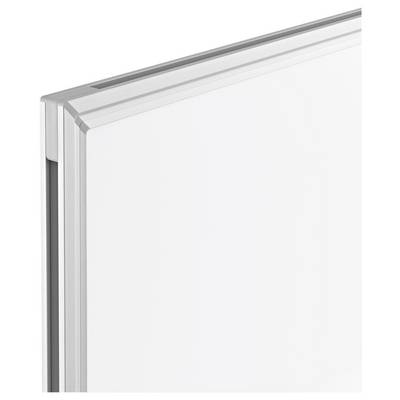 Nahaufnahme einer klaren Glasschiebetür mit silbernem Metallrahmen und details an der hinged Ecke auf weißem Hintergrund.