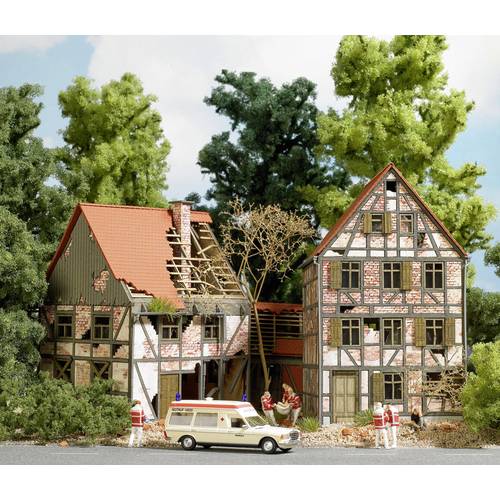 Busch 1667 H0 Verfallenes Fachwerkhaus