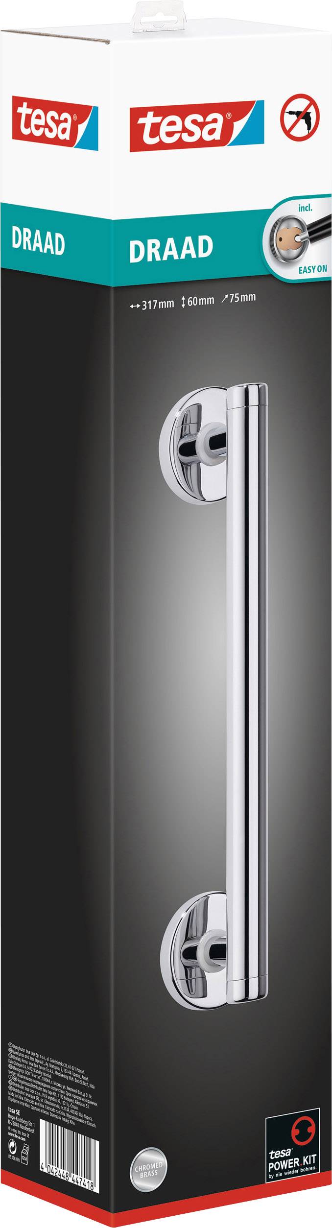 Verpackung eines selbstklebenden Handtuchhalters von Tesa. Zeigt das Produkt mit glänzendem, chromfarbenem Finish auf schwarzem Hintergrund.