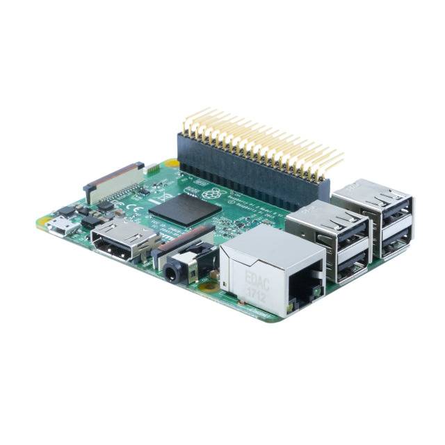 Ein Raspberry Pi-Computer mit Anschlüssen und GPIO-Pins, platziert schräg, zeigt seine kompakte Platine und Verbindungsoptionen.