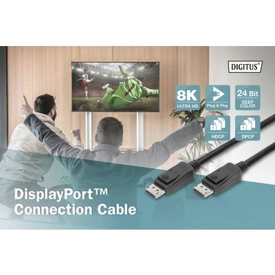 'Zwei Männer jubeln vor einem Fernseher mit Fußballspiel in 8K-Auflösung. Anzeige für DisplayPort-Kabel mit 8K, Plug & Play, 24 Bit Farbe.'