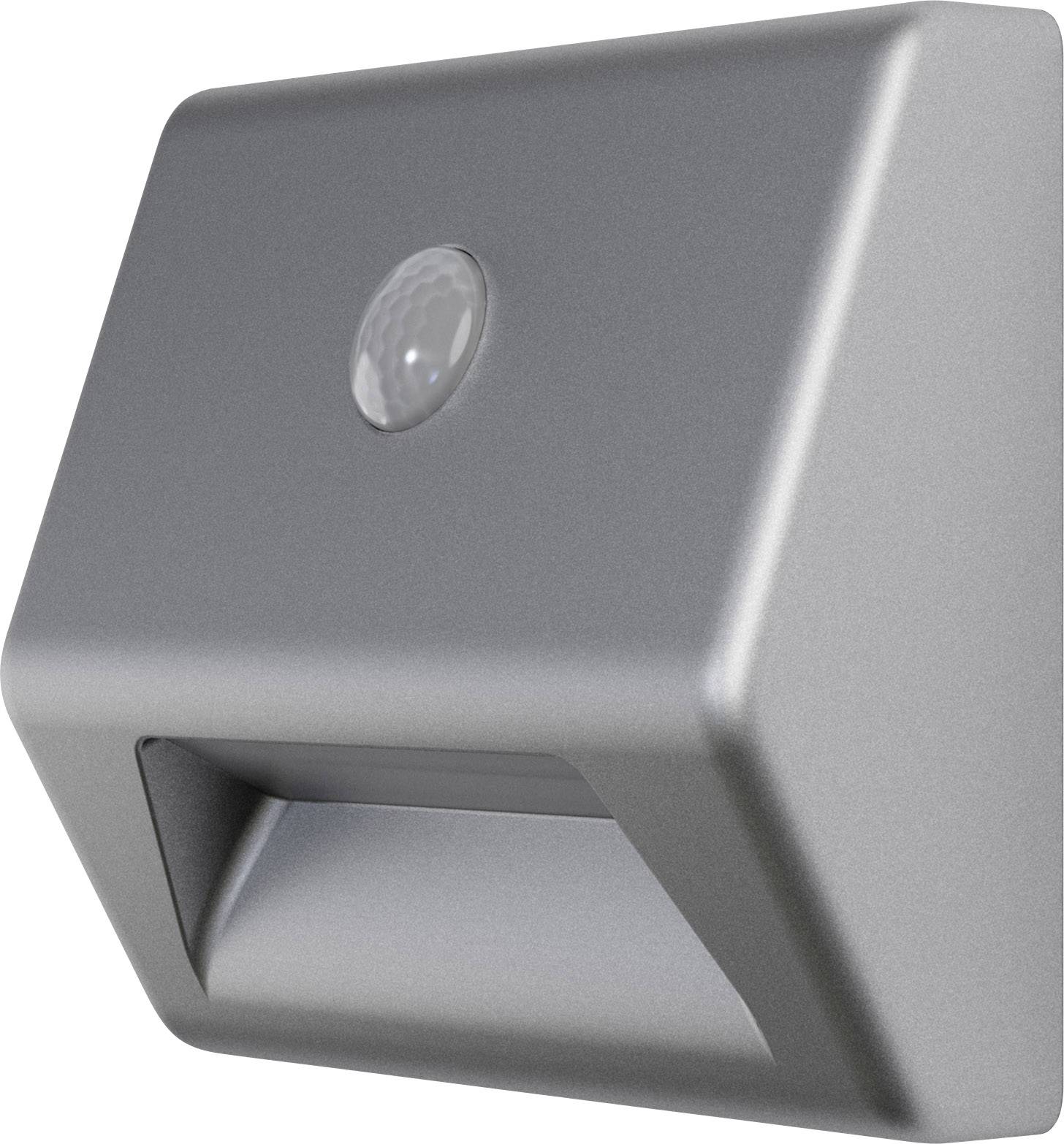 Silberne Wandlampe mit integriertem Bewegungssensor oben. Ideal zur Beleuchtung von Wegen oder Eingängen.