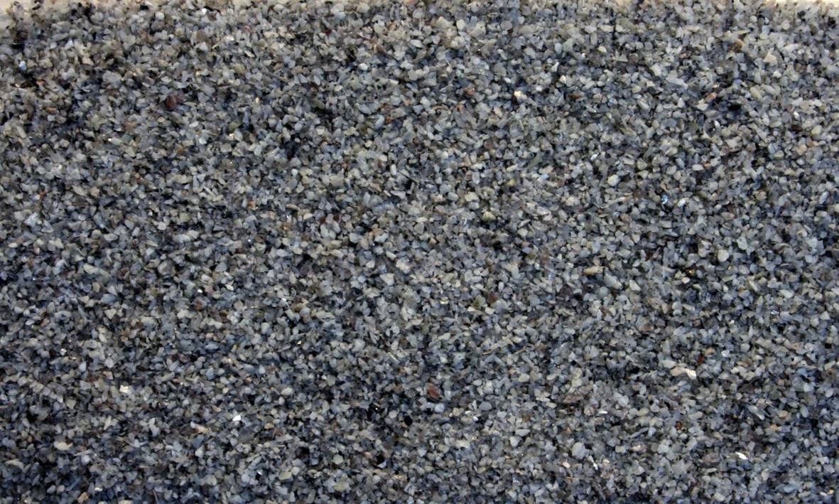 Nahaufnahme einer grauen Teppichoberfläche mit feiner, rauer Textur.