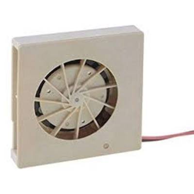 Ein kleiner, quadratischer Lüfter mit Kabel, oft in elektronischen Geräten zur Kühlung verwendet.