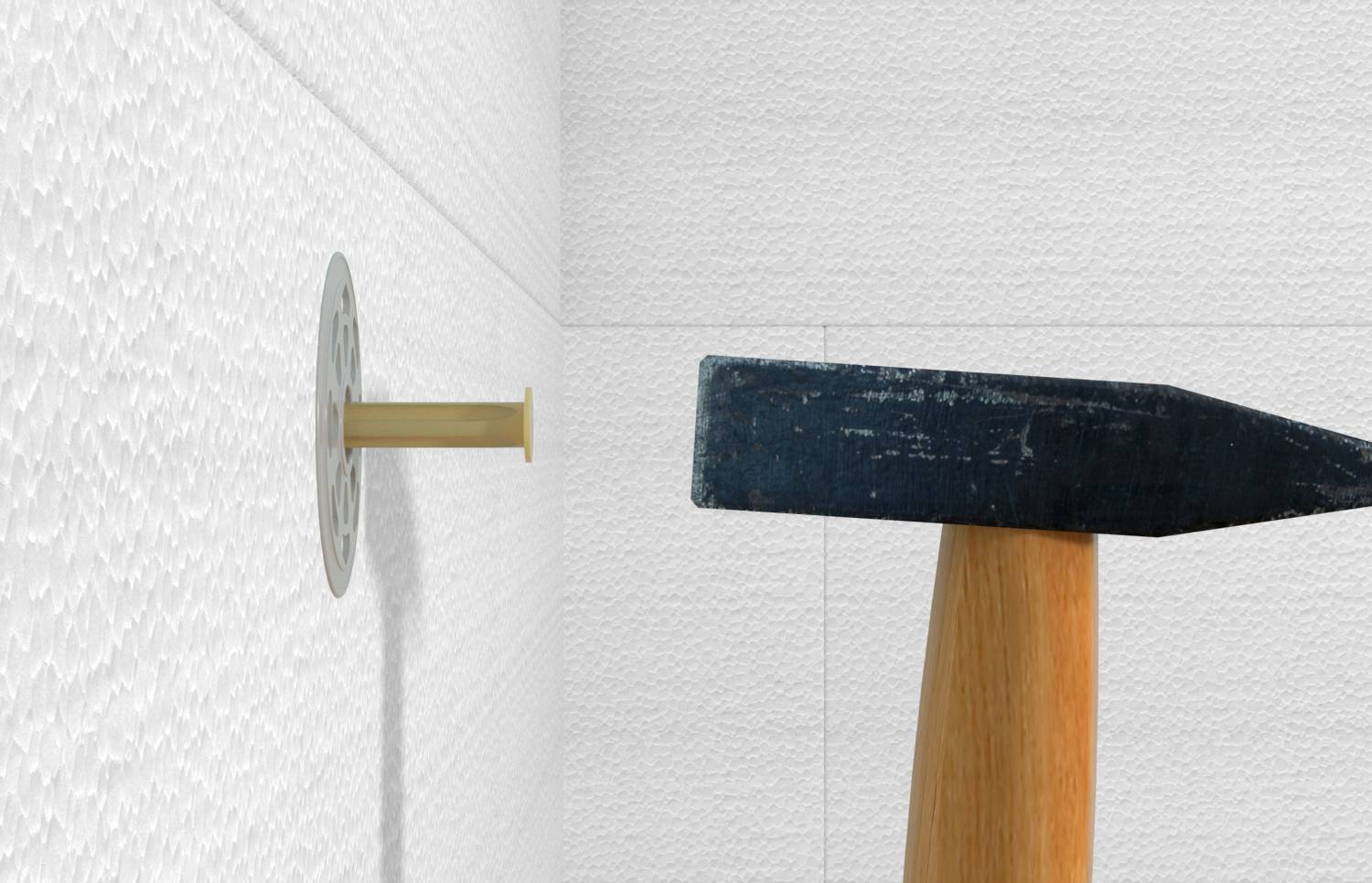 Ein Hammer ist bereit, einen Wandanker oder einen teilweise in einer weißen Wand eingebetteten Nagel zu schlagen, was auf Installations- oder Reparaturarbeiten hindeutet.