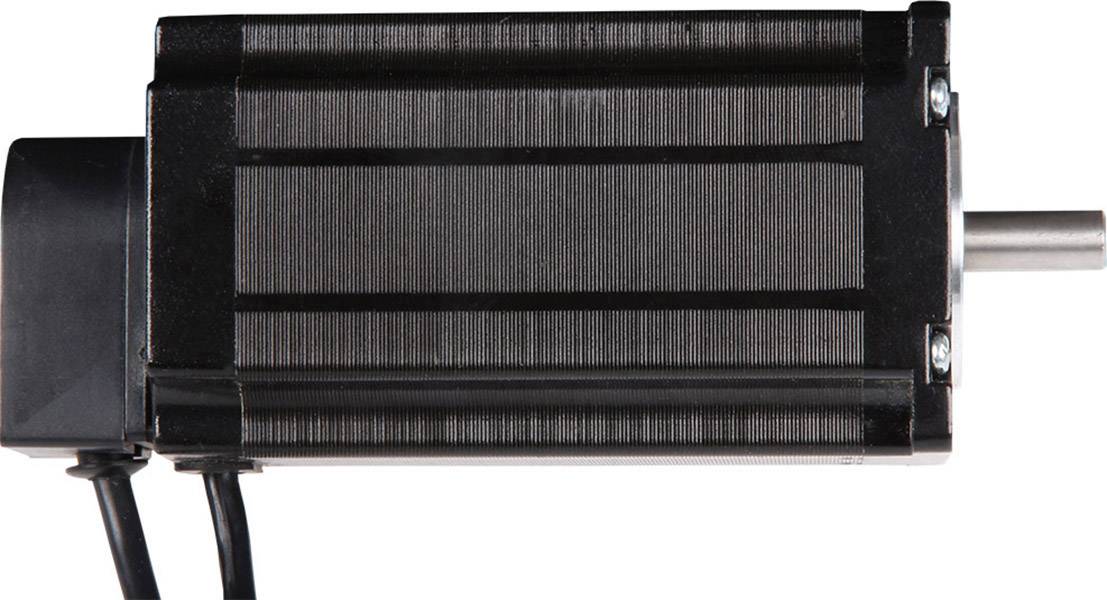 Schwarzer Elektromotor mit sichtbarer Metallwelle rechts. Zwei Kabel ragen links heraus.