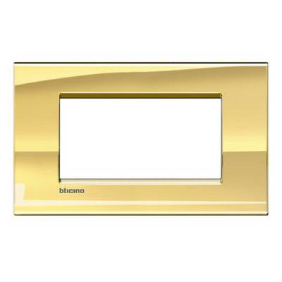 Lichtschalterrahmen in glänzendem Goldton, rechteckig, mit einer Aussparung für den Schalter und 'bticino'-Schriftzug unten links.