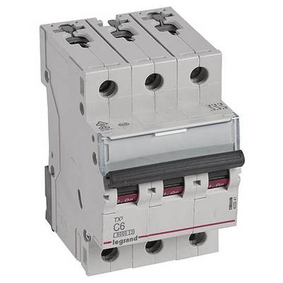 Ein dreipoliger Leistungsschalter mit der Aufschrift 'TX³ C6 Legrand' zeigt Schalter in der Position 'O', was ausgeschaltet bedeutet.