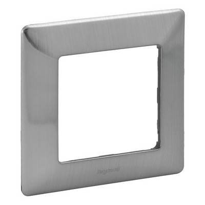 Metallener quadratischer Rahmen mit abgerundeten Ecken, offener Mitte und glatter Oberfläche. Eignet sich für Wandschalter oder Steckdosen.