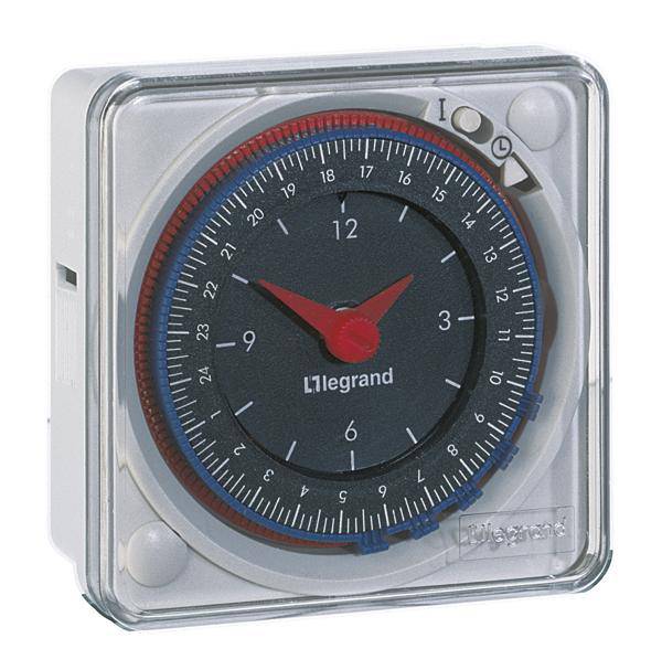 Legrand 049983 Zeitschaltuhr analog Tagesprogramm IP30 Sommer-/Winterzeitumstellung