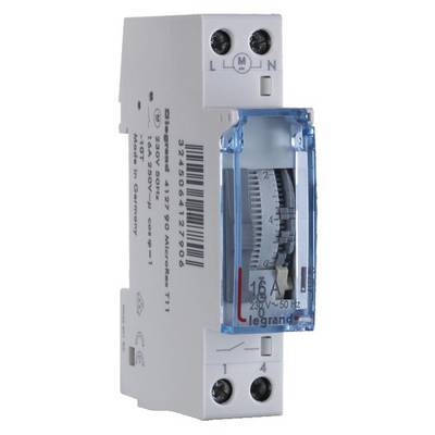 Ein elektrischer Schutzschalter mit blauem Gehäuse, zeigt '16 A' für 230 V und 50 Hz. Markenname und technische Details sind sichtbar.