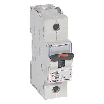 Ein einpoliger Leistungsschalter von bticino, Modell C50, geeignet für den Schutz elektrischer Schaltungen bis 50 Ampere.