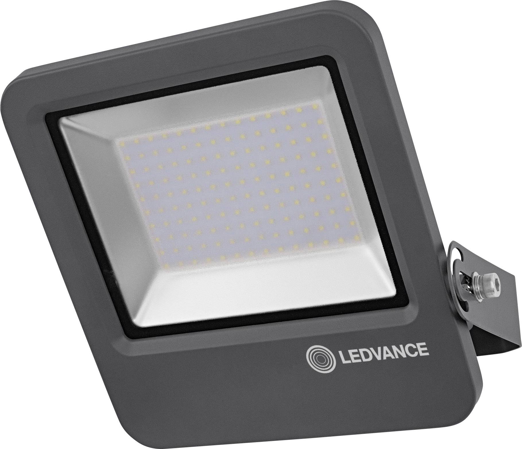 Ein schwarzer LED-Flutlichtstrahler von Ledvance mit quadratischer Form und Montagehalterung, geeignet für Außenbeleuchtung.