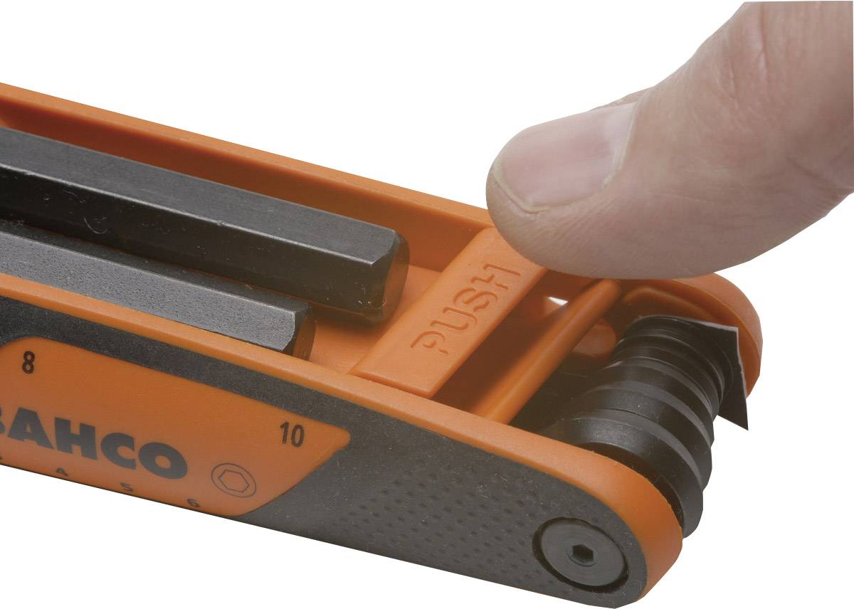 'Eine Hand drückt mit dem Finger auf eine orangefarbene Taste mit der Aufschrift PUSH' an einem Werkzeug mit eingebauten Bits.