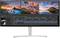 Ultrawide-Monitor zeigt Videobearbeitungssoftware. Oben sind drei Landschaftsfotos, darunter die Schnittspuren der Videos.