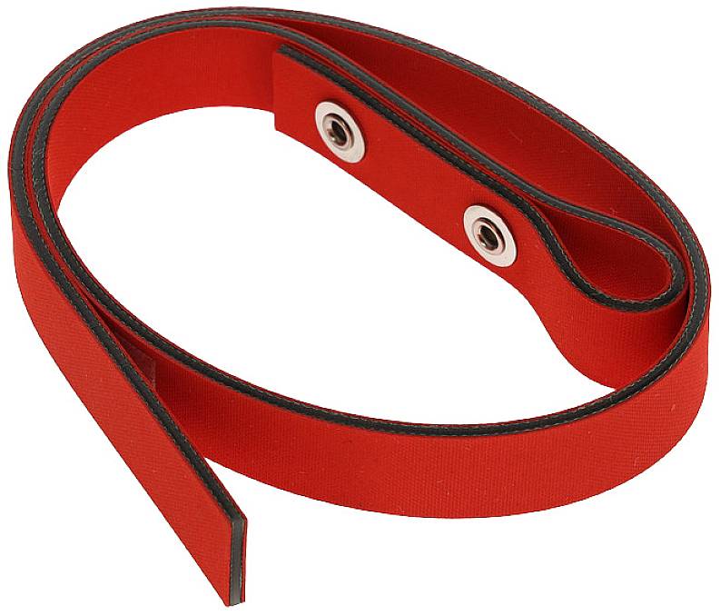Ein rotes Hufbreitmaßband mit eingearbeiteten Metallringen, benutzt zur Messung der Pferdehufbreite.