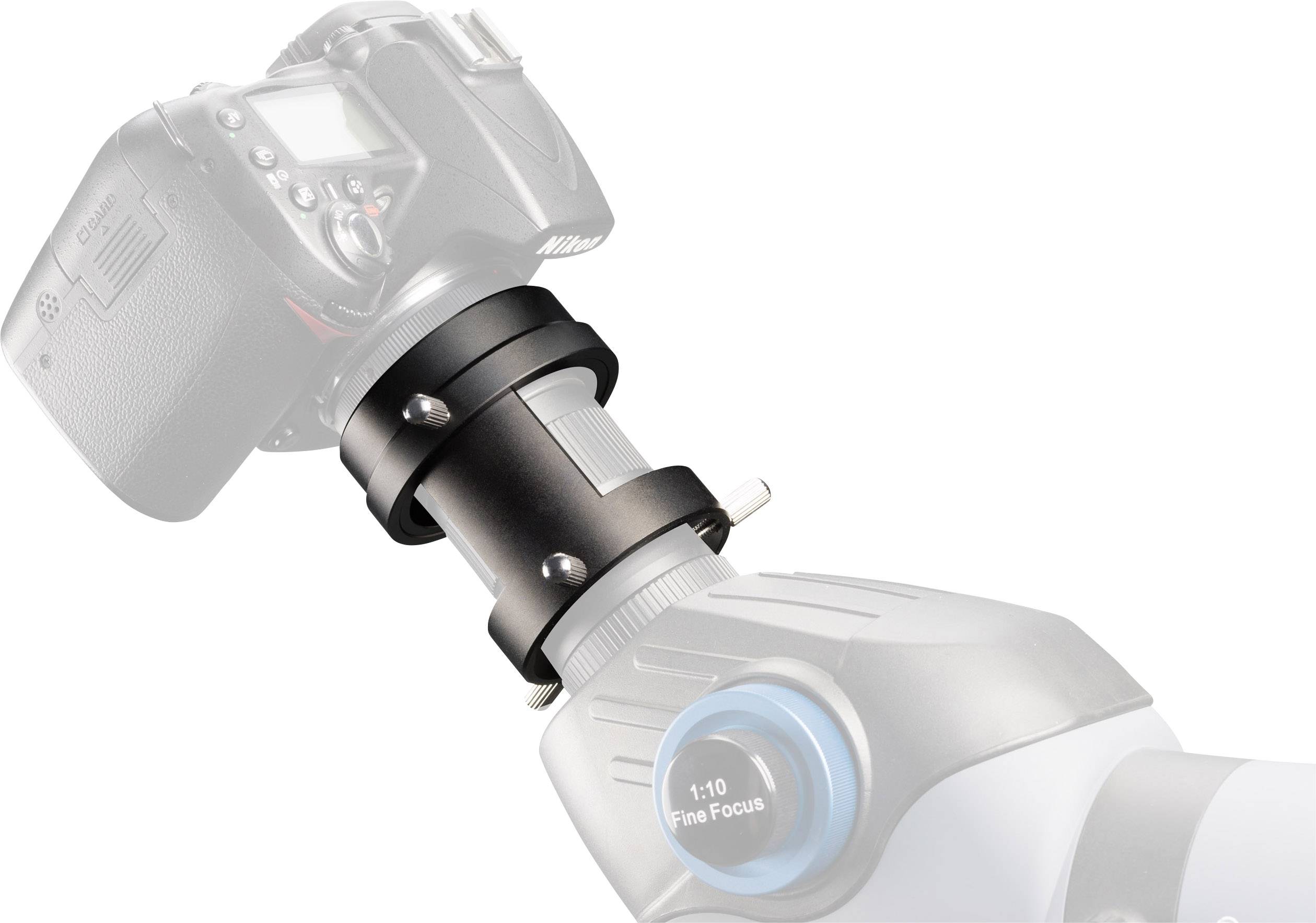 Ein Kameraadapter ist an einem optischen Gerät montiert, das präzise Fokussteuerung über ein Fokusgradmesser bietet.