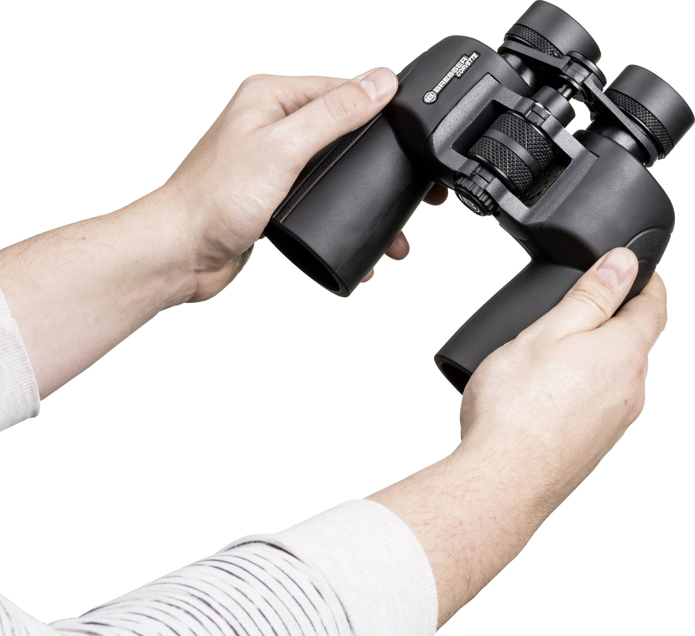 Zwei Hände halten ein schwarzes Fernglas.