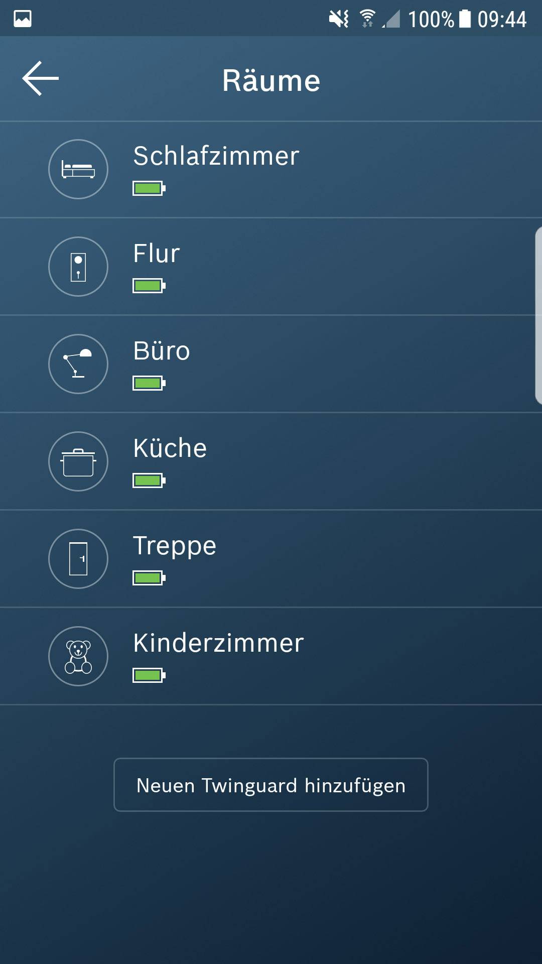 Räume-Übersicht auf einem Smartphone-Bildschirm. Aufgelistete Räume sind Schlafzimmer, Flur, Büro, Küche, Treppe und Kinderzimmer.