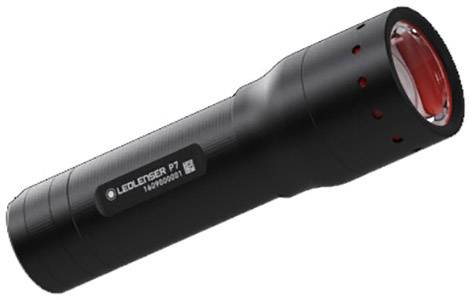 Schwarze Taschenlampe mit rotem Reflektor und der Aufschrift 'LEDLENSER P7' auf der Seite, zeigt ein modernes und robustes Design.