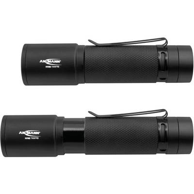 Zwei schwarze Taschenlampen mit Clip, horizontal liegend. Beide zeigen die Aufschrift 'ANSMANN' und 'Future T100F/LB'.