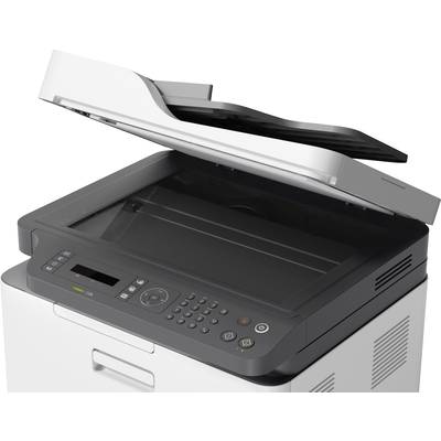 Ein geöffneter Drucker-Scanner-Kopierer, bereit zur Verwendung, mit Bedienfeld und offenem Deckel sichtbar.